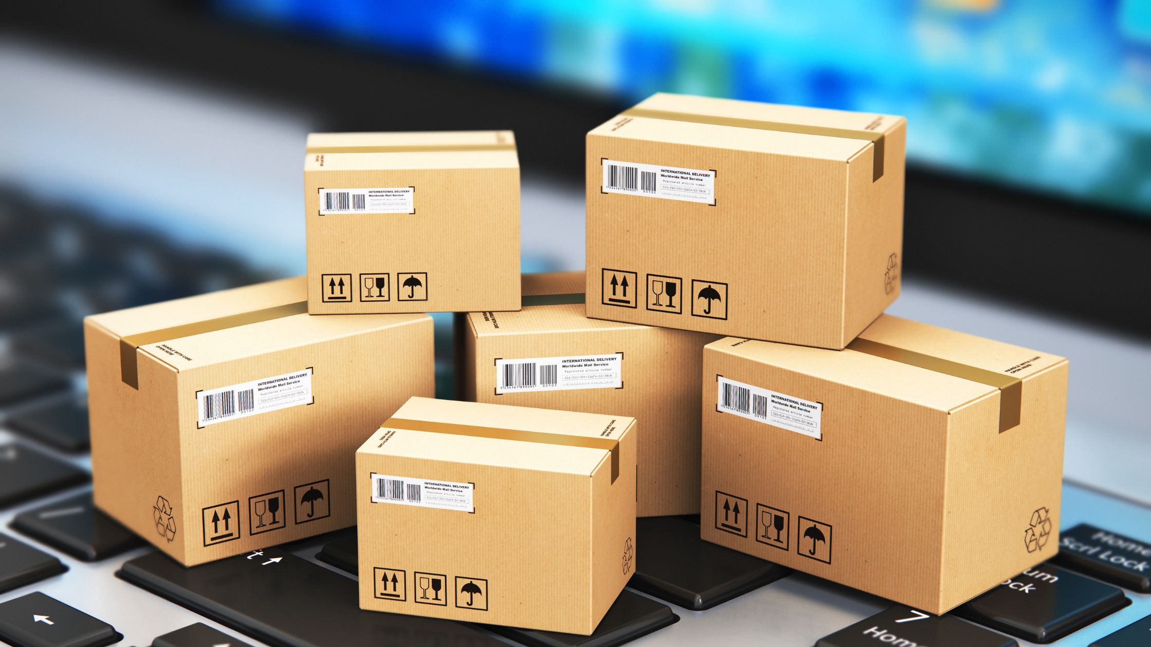 devis prestataire logistique ecommerce : illustration de carton sur un clavier