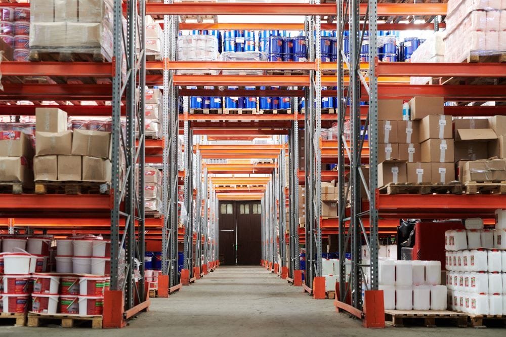 almacén logístico tras el control de inventario