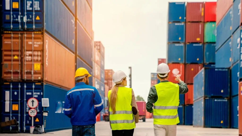 logista en puerto logístico  
