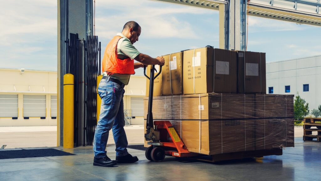 Réception d'une palette en entrepôt de stockage