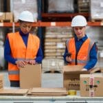 préparateurs de commande en entrepôt logistique
