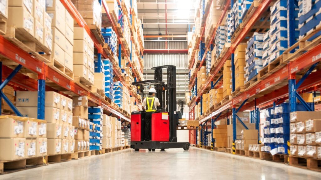 fenwick dans entrepot logistique e-commerce
