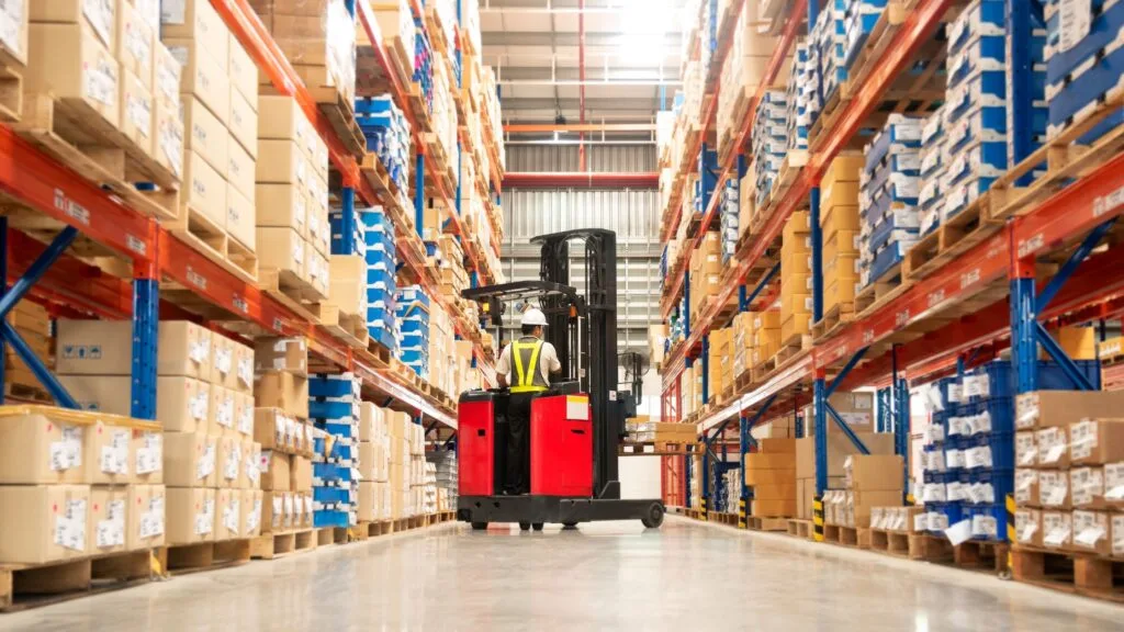 fenwick dans entrepot logistique e-commerce